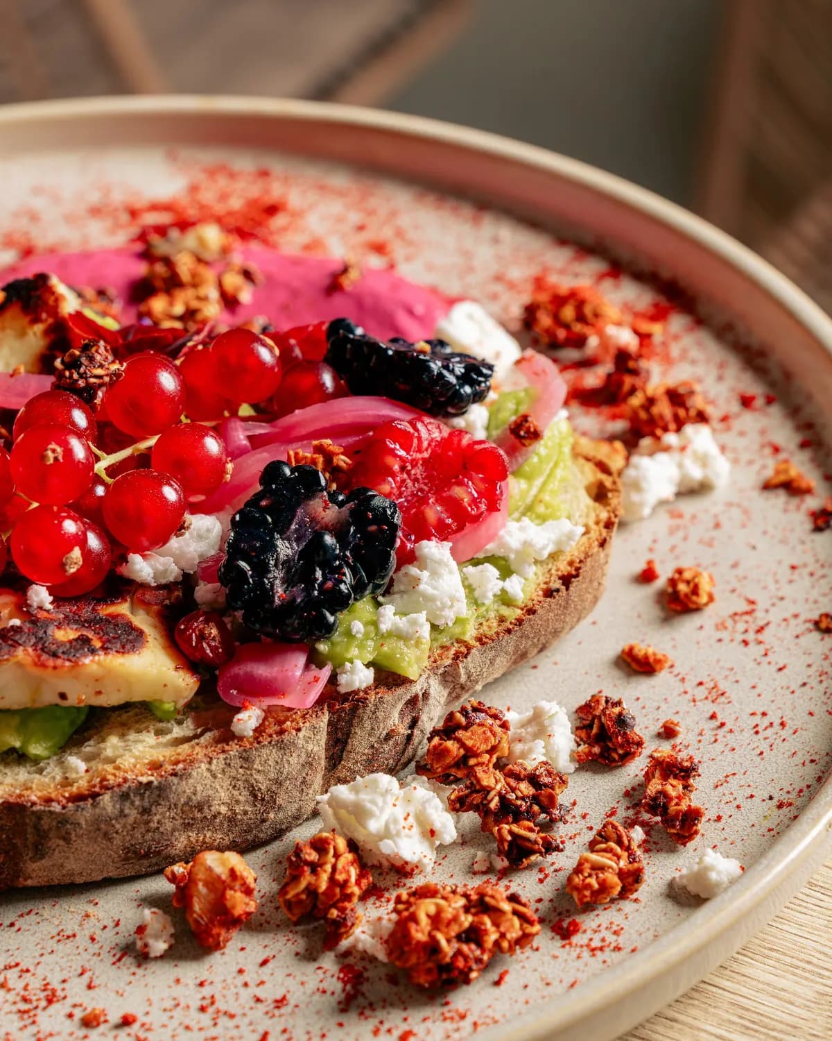 Toast garni aux fruits rouges, AB Cafe à Saint-Raphaël