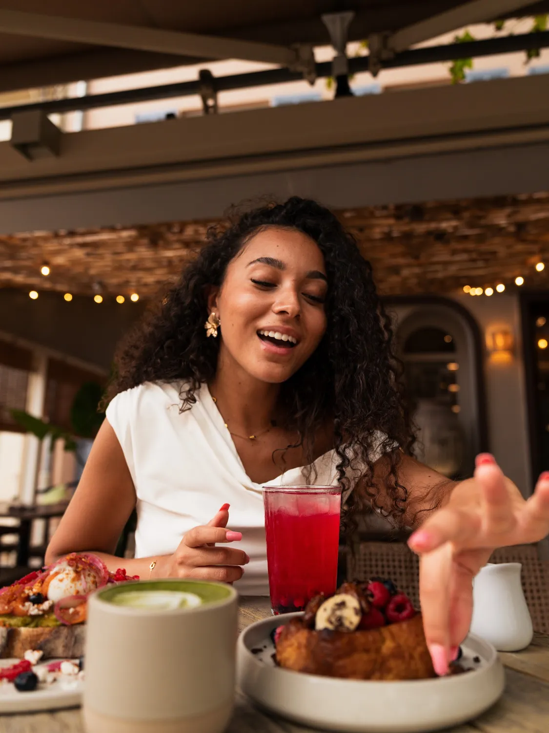 Cliente qui rit en terrasse, Chacha à Fréjus