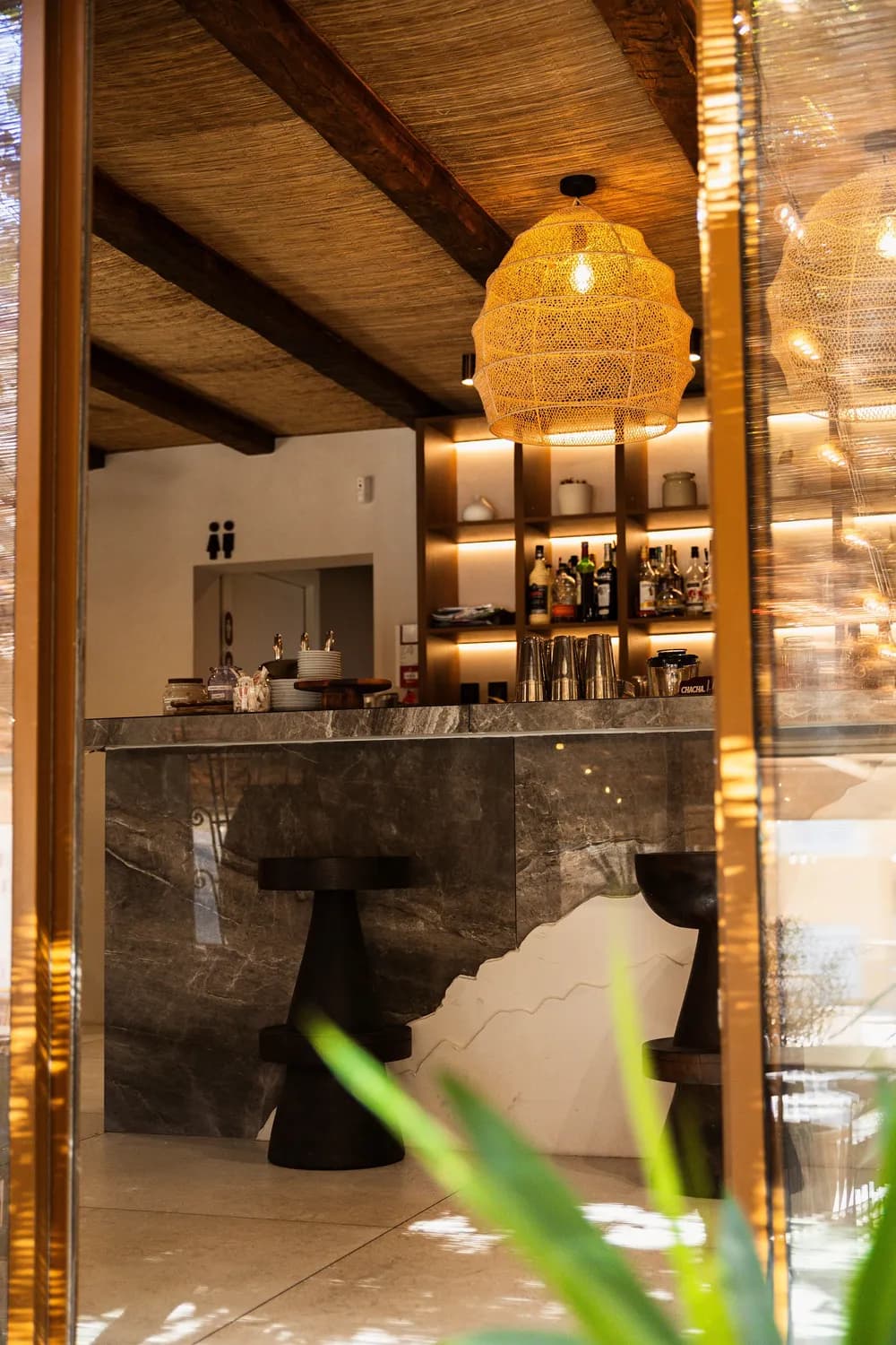 La salle et le bar, Chacha à Fréjus