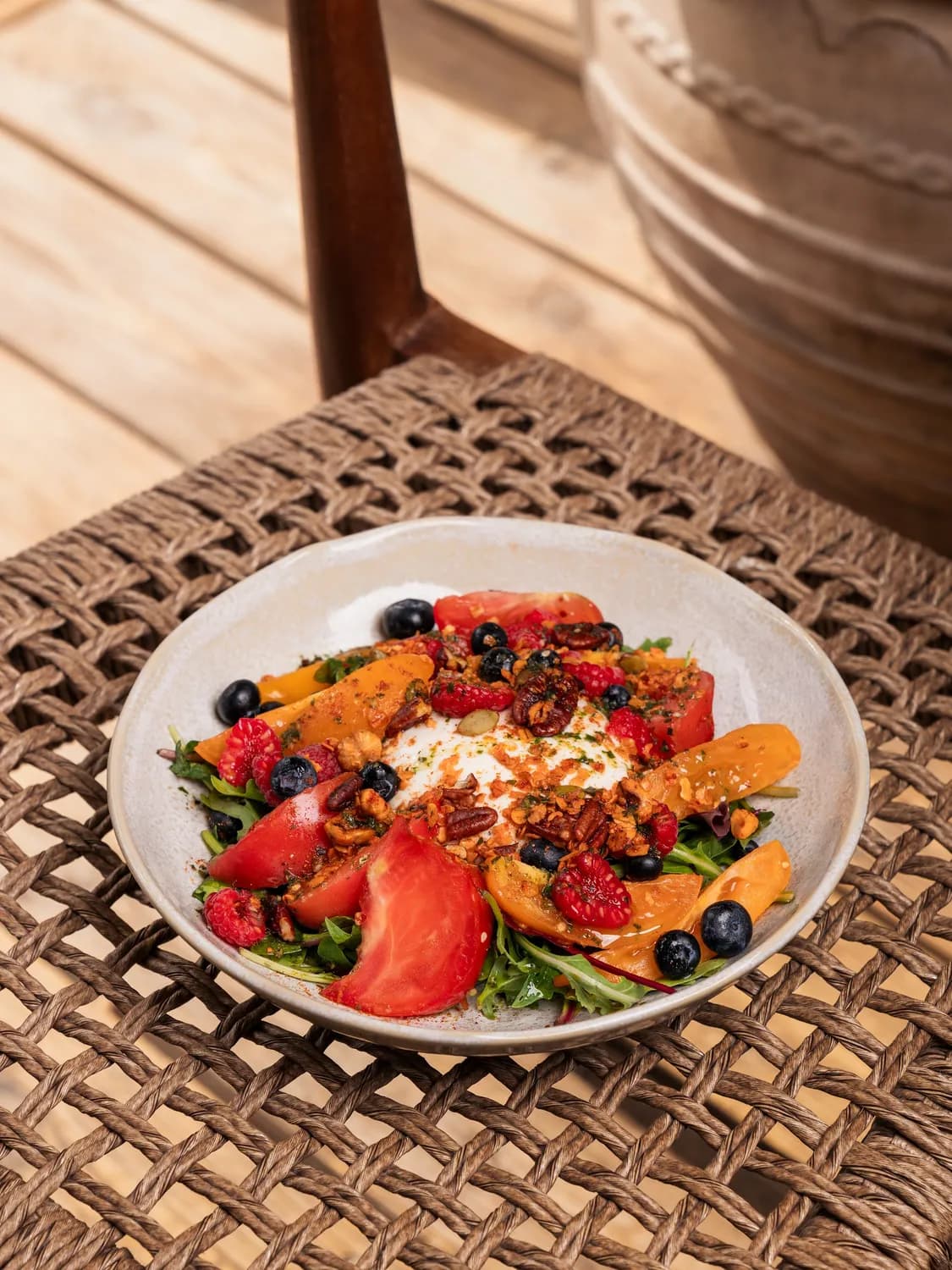 Salade fraîche aux fruits rouges, Chacha à Fréjus