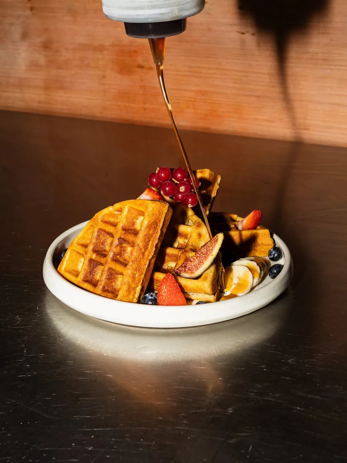 Gaufre aux fruits frais nappée de sauce, Chacha à Fréjus