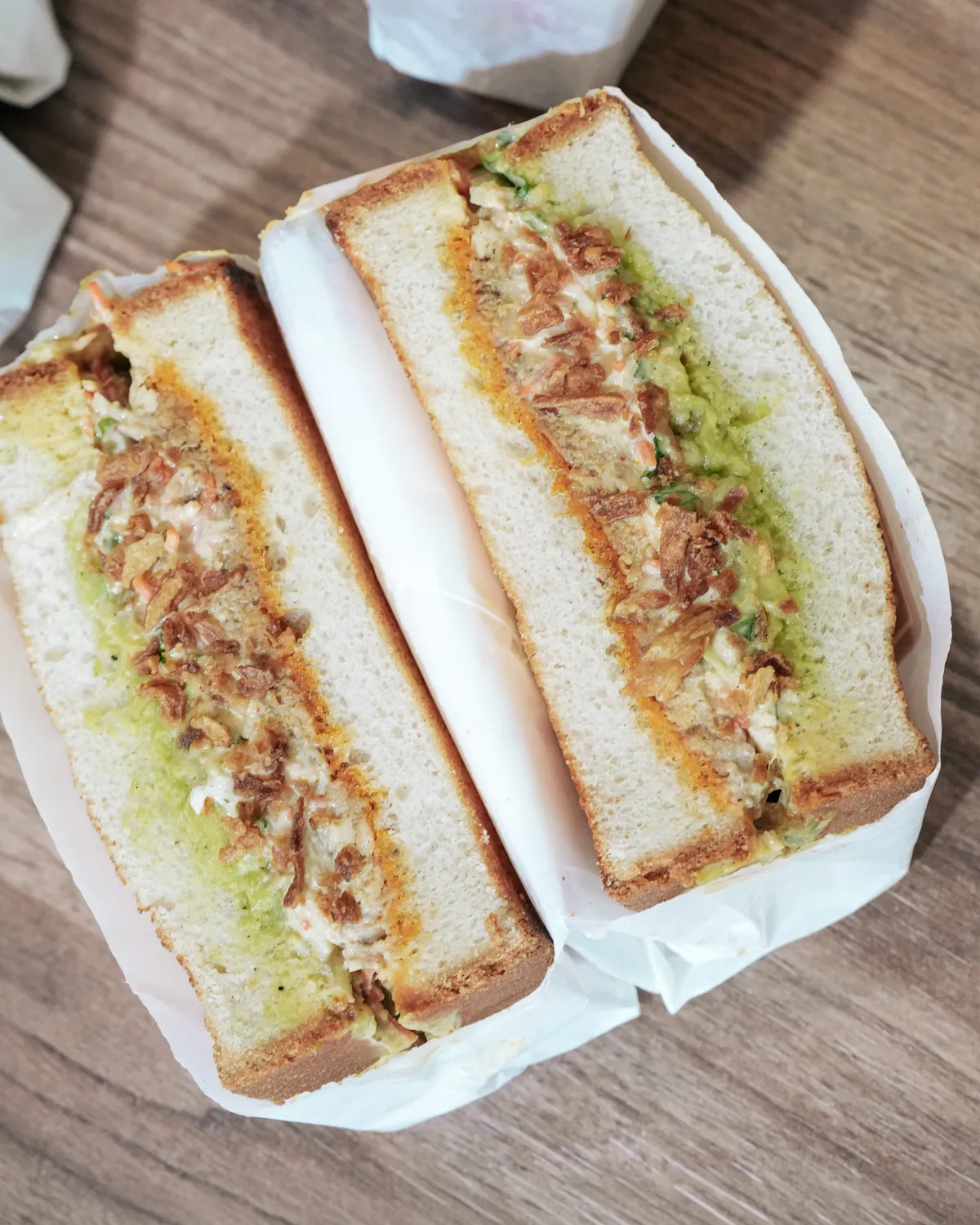 Sandwichs aux oignons crispy vus du dessus, Klub à Saint-Raphaël